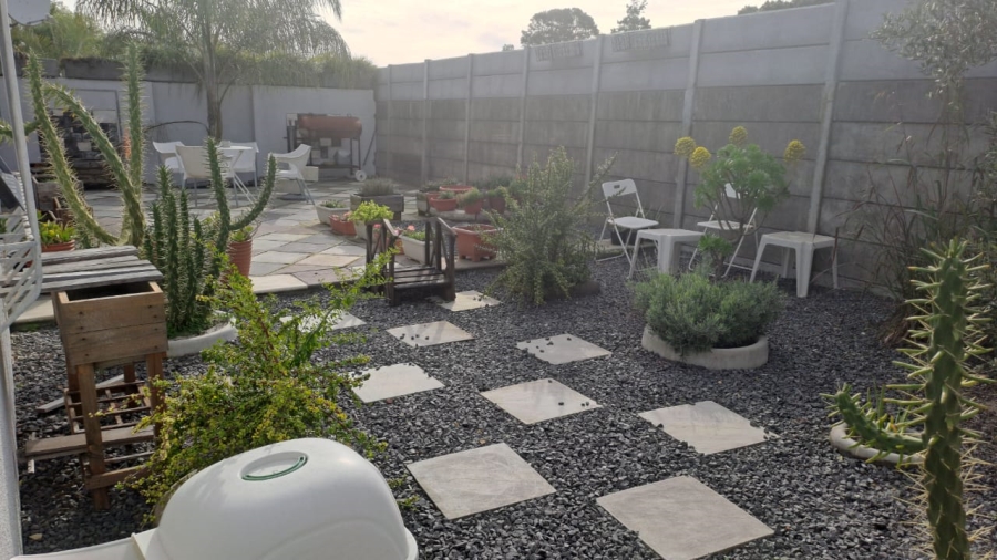 3 Bedroom Property for Sale in Loucharmante Western Cape